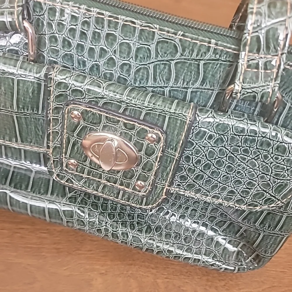 Elegant Green Crocodile-Embossed Women's Shoulder Bag Small Excellent Condition‎